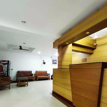 Midtown Residency Hotel Kozhikode Buitenkant foto