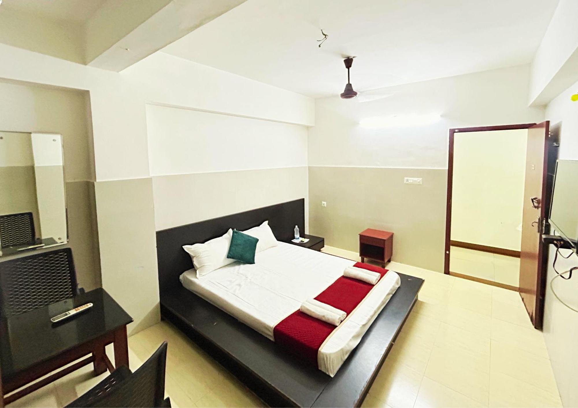 Midtown Residency Hotel Kozhikode Buitenkant foto