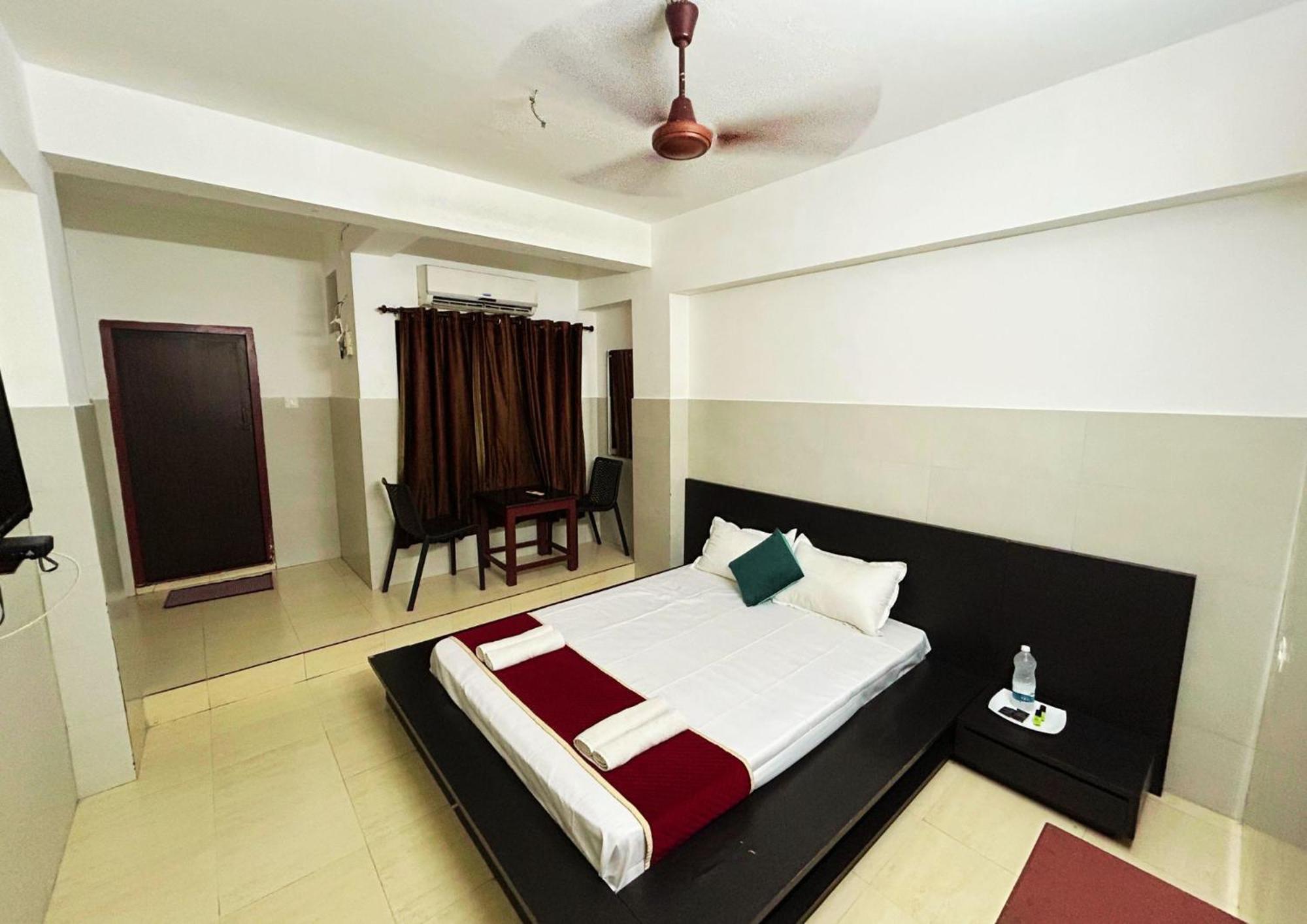 Midtown Residency Hotel Kozhikode Buitenkant foto