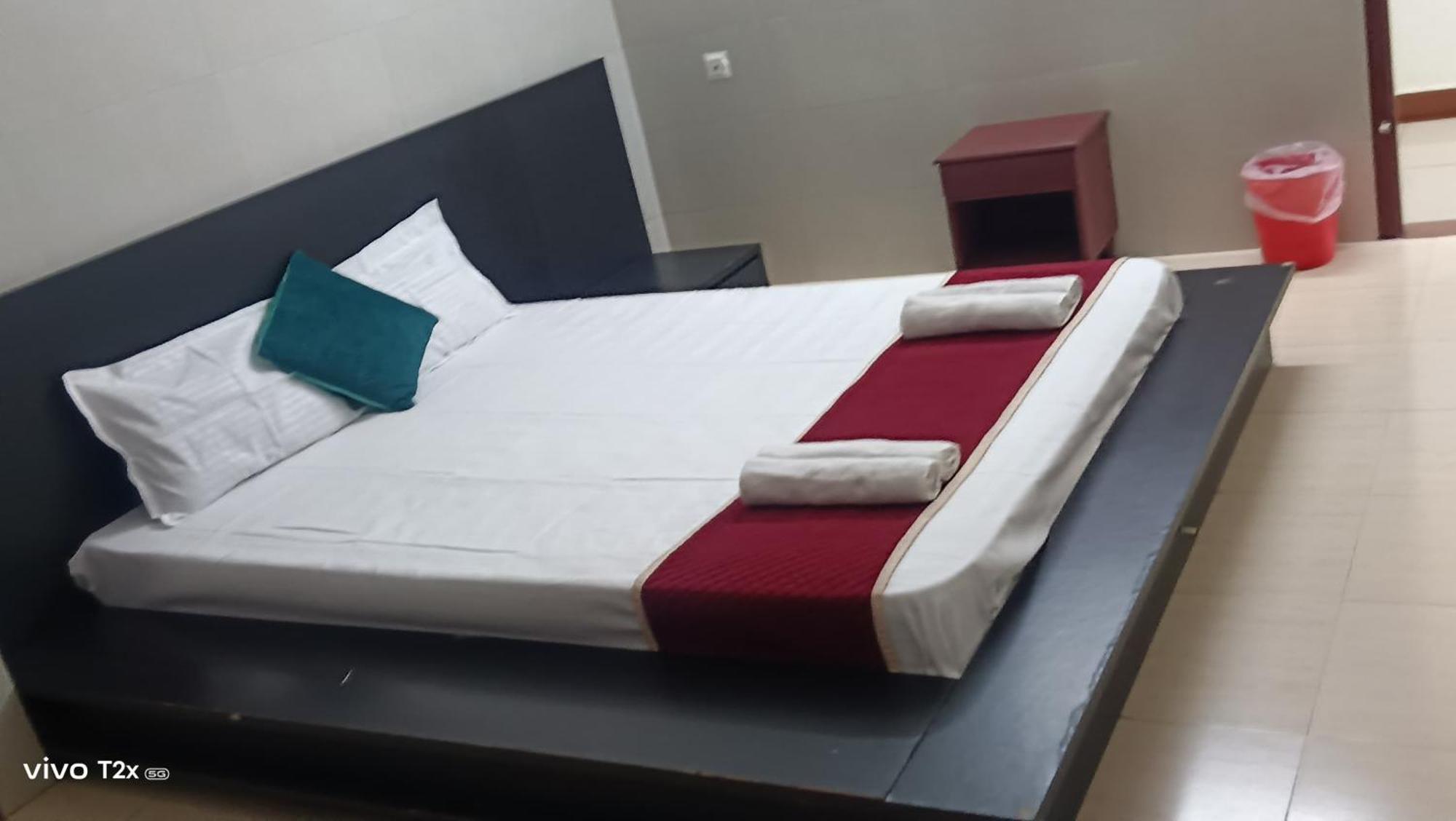 Midtown Residency Hotel Kozhikode Buitenkant foto