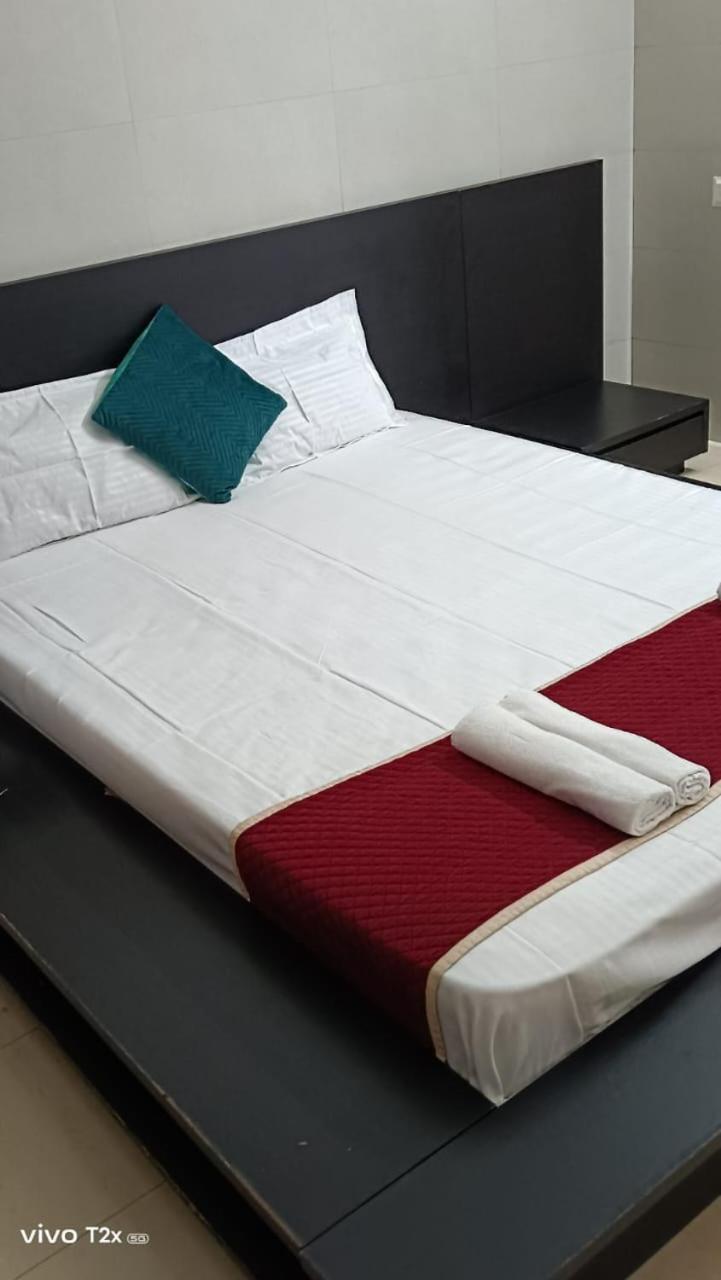 Midtown Residency Hotel Kozhikode Buitenkant foto