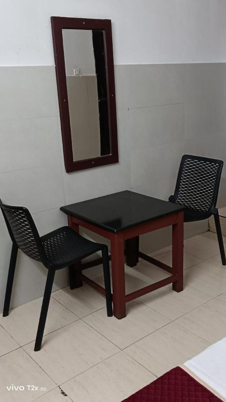 Midtown Residency Hotel Kozhikode Buitenkant foto