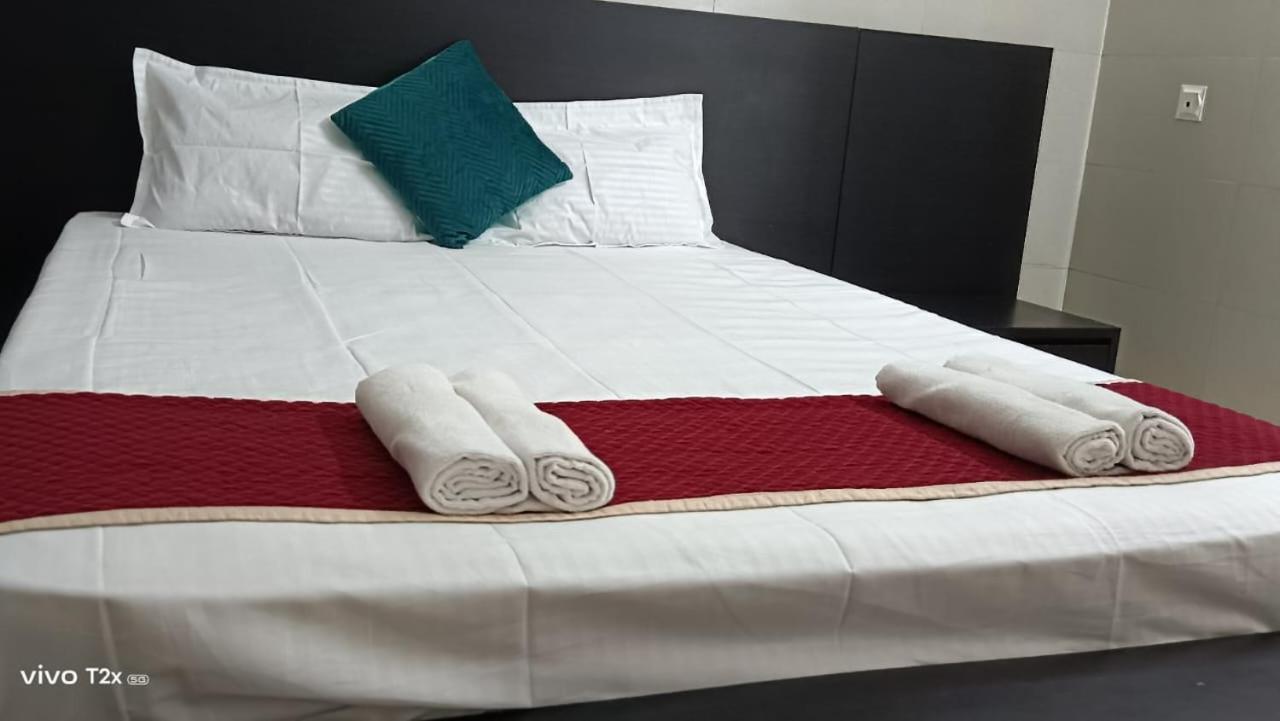 Midtown Residency Hotel Kozhikode Buitenkant foto