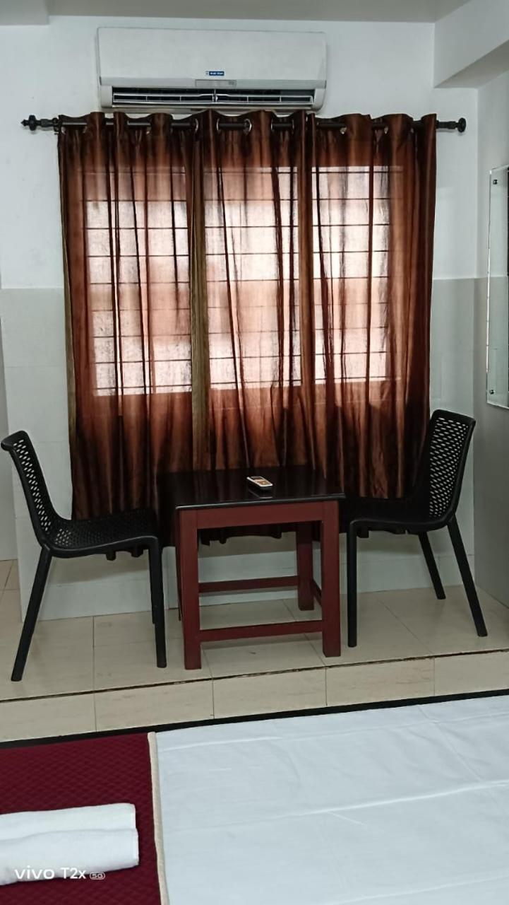 Midtown Residency Hotel Kozhikode Buitenkant foto